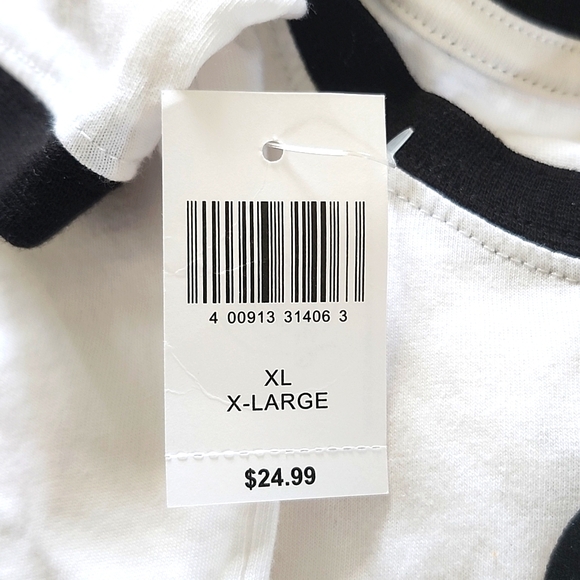 2 Walt Disney Mickey Mouse t-shirts, brand new, NWT🎉 - Picture 5 of 10